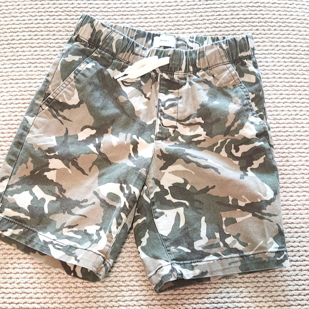 Old Navy camo shorts, Boys 8
